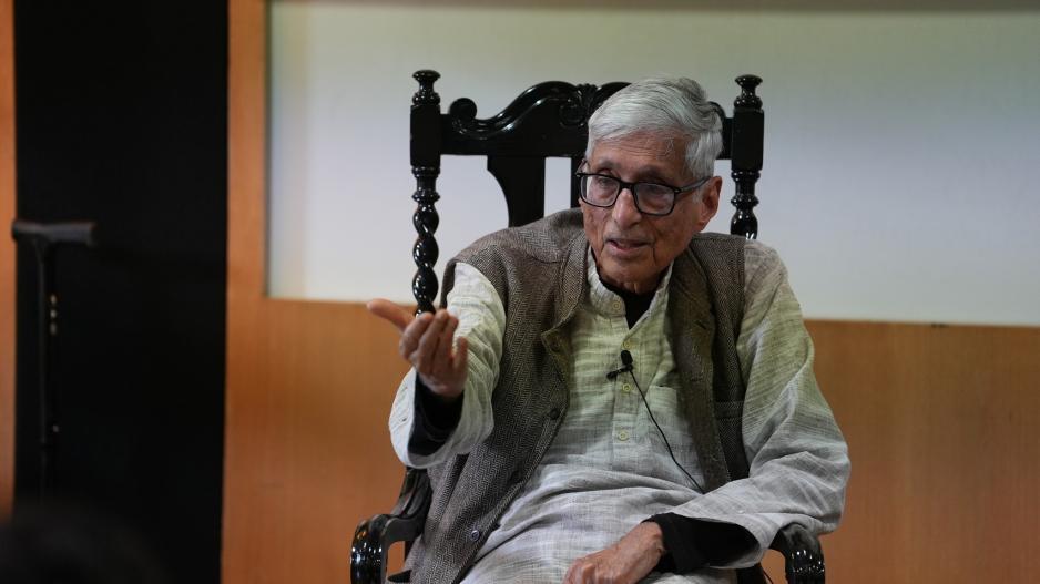 Professor Rajmohan Gandhi speaks with conference participants.